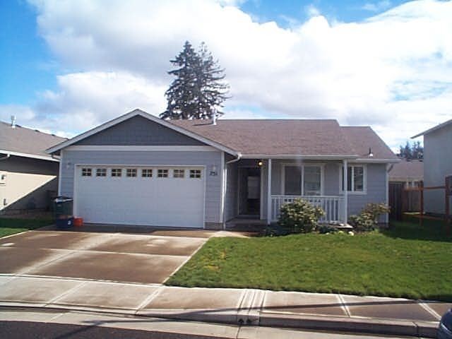 Primary Photo - 751 NW Desert Pine St