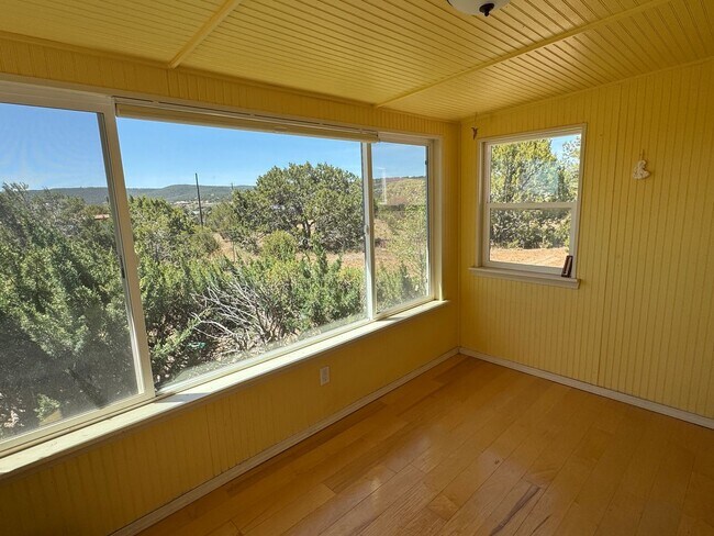 Foto del edificio - 3 Bedroom, 2 Bathroom Home in Tijeras, NM