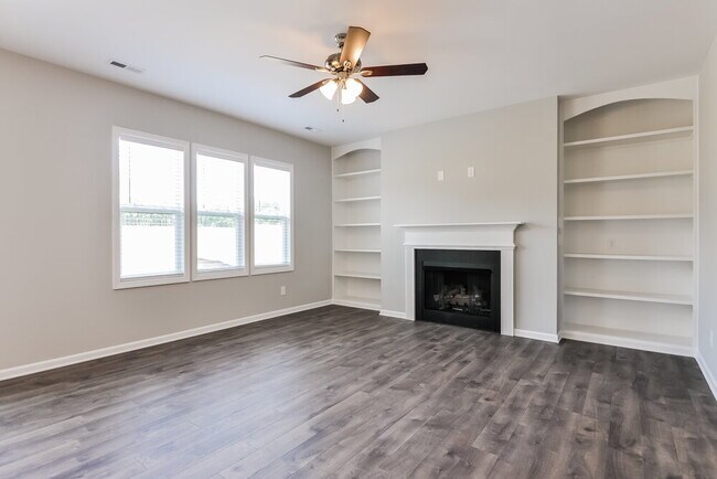 Building Photo - 235 Durwin Ln