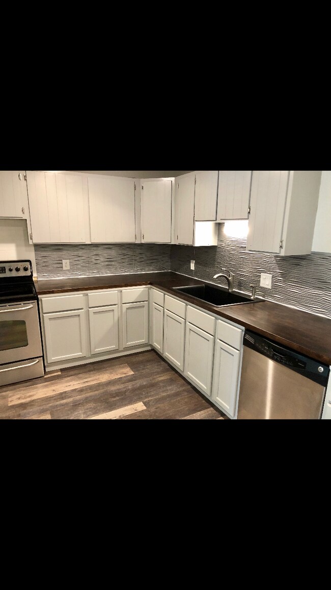 Foto del edificio - 1709 Blossom Ln