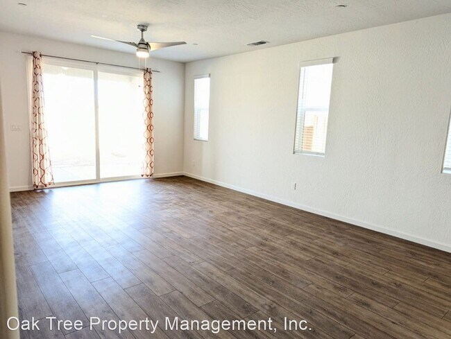 Building Photo - 4 br, 2 bath House - 6158 E. Adena Avenue