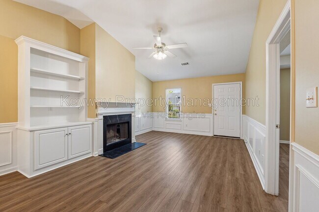 Foto del edificio - 2004 Hopetown Dr