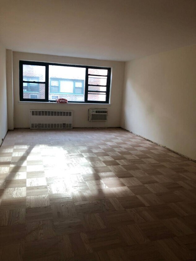Primary Photo - 210 Atlantic Ave
