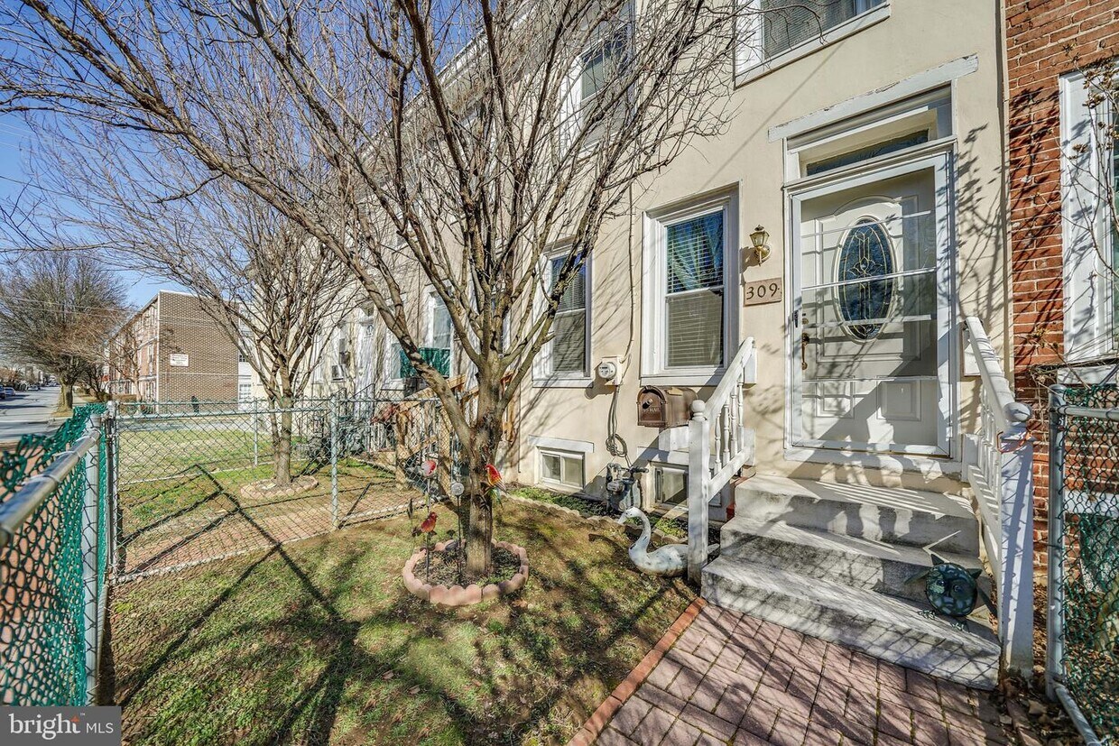 Primary Photo - 309 S Matlack St