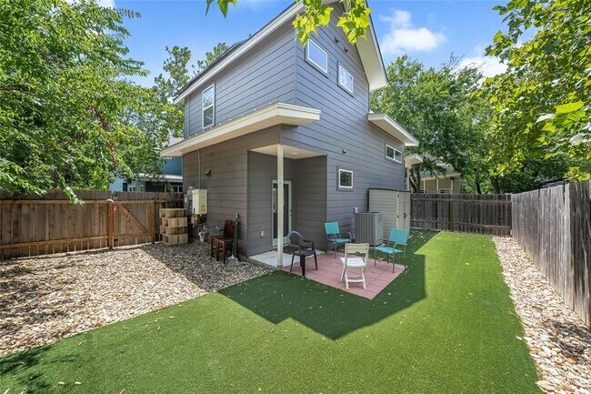 Building Photo - 600 W Odell St