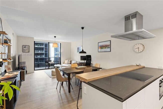 Building Photo - 1000 Brickell Plaza