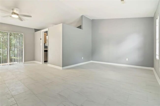 Foto del edificio - 6925 Cainwood Dr