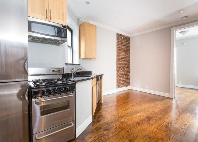 Building Photo - 219 E 23rd St