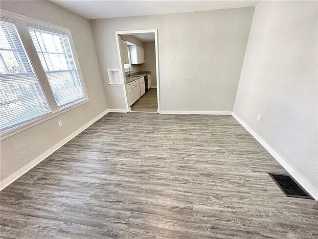 Foto del edificio - 2244 Emerson Ave