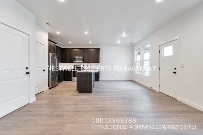 Foto del edificio - BRAND NEW Daybreak Townhome in Highland Park!