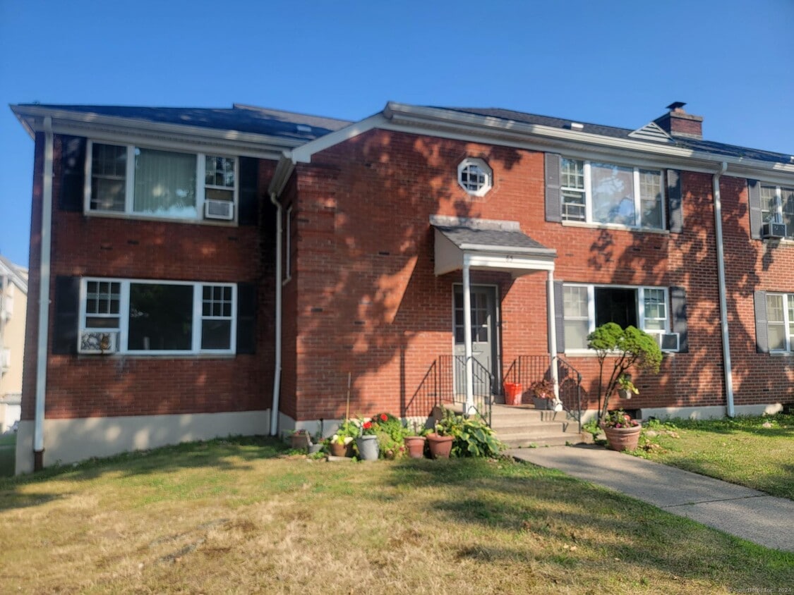 Primary Photo - 65 Oakview Cir