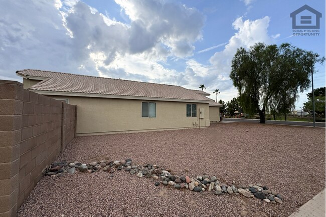 Foto del edificio - 3Bed/2Bath House at Northern Ave/87th Ave! Move-In Ready on 09/10/2026! – Corner Lot!