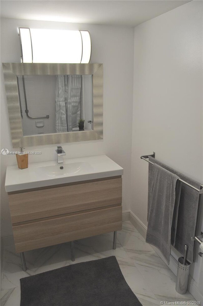 Foto del edificio - 2 bedroom in Hollywood FL 33021