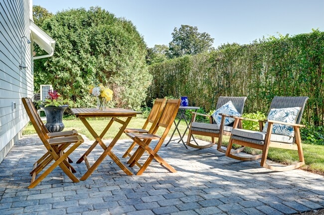 Patio and yard - 5 Key Ct