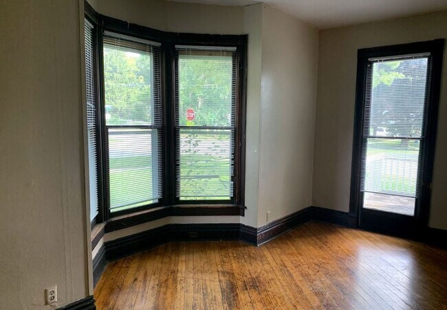 Foto del edificio - 830 Bowery St