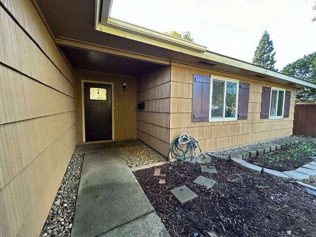 Building Photo - 2170 McGregor Dr