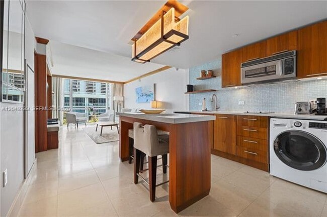 Foto del edificio - 6801 Collins Ave