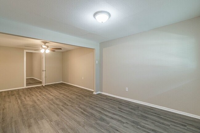 Building Photo - 211 Pierian Ave