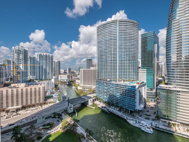 Foto del edificio - 465 Brickell Ave