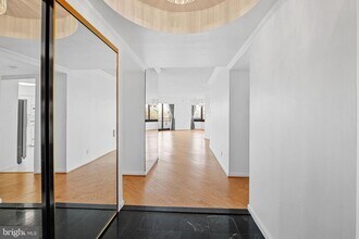 Building Photo - 1200 Crystal Dr