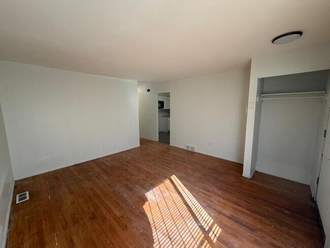 Foto del edificio - 8095 Wyoming Ave