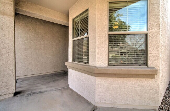 Building Photo - 4427 W Powell Dr