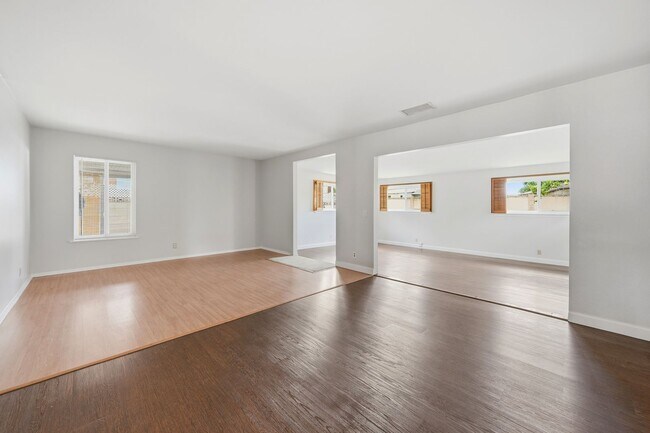 Foto del edificio - Spacious and Well Maintained 3 Bedroom Home in Orange