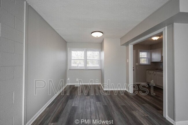Foto del edificio - 6052 E 16th St