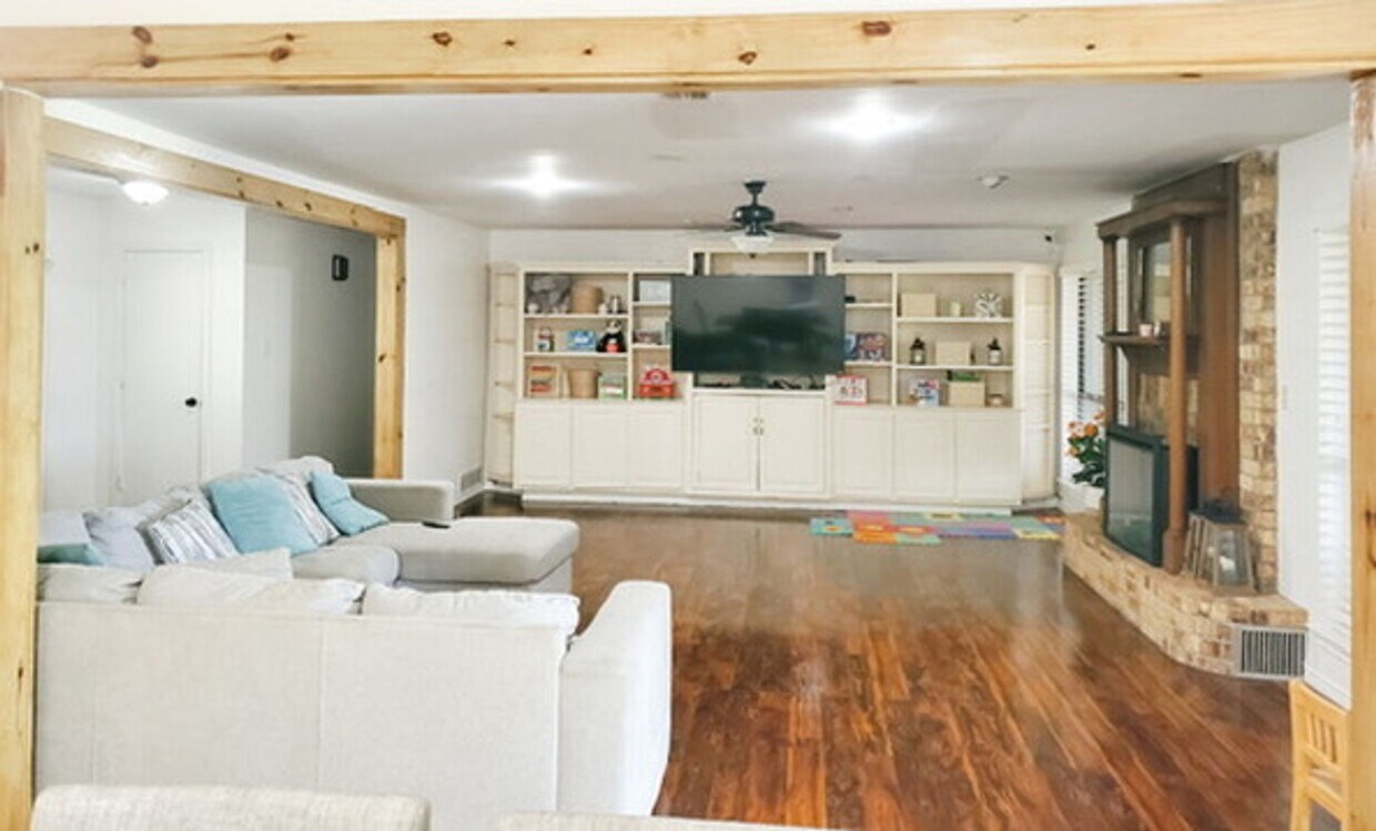 Foto del edificio - 6 bed, 3 bath house on 2+ acres in Burleso...