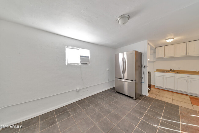 Building Photo - 909 S 35th Ave