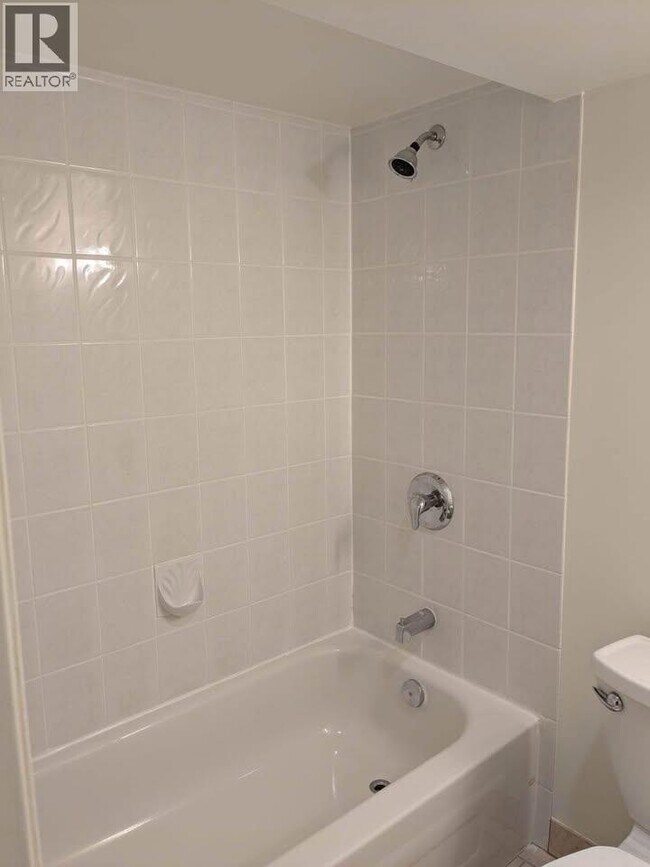 Photo du bâtiment - 737 Robinson St