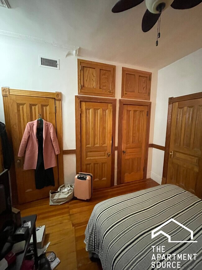Foto del edificio - 33 E Division St