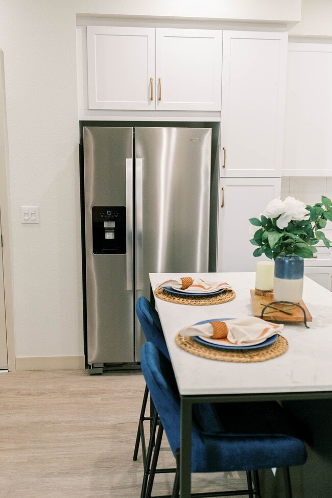 Building Photo - Bolsa Row Apartments