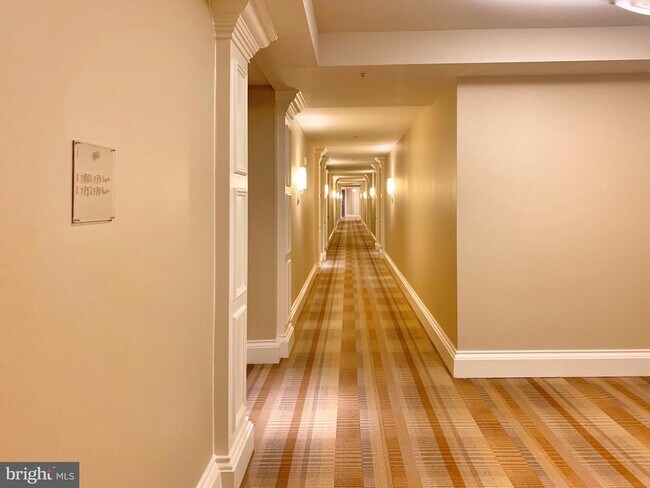 Foto del edificio - 8220 Crestwood Heights Dr