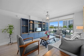 Building Photo - 1025 92nd St