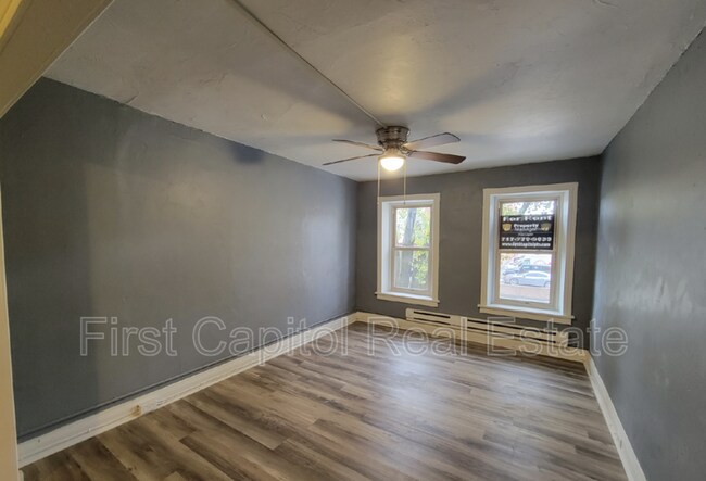 Building Photo - 40 Carlisle St