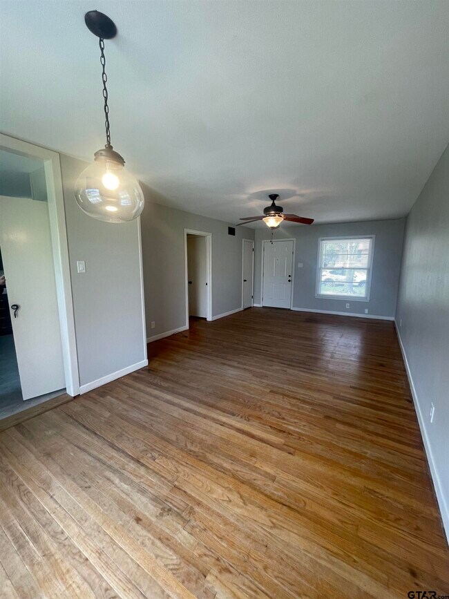 Building Photo - 1014 Guinn Dr