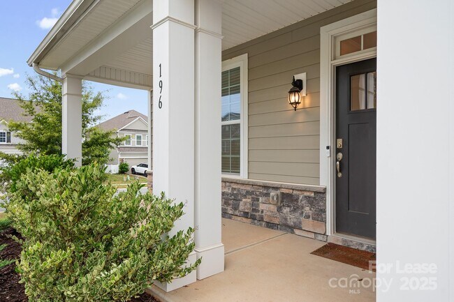 Building Photo - 196 Longleaf Dr