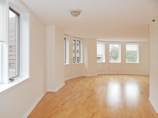 Building Photo - 10 Rogers St