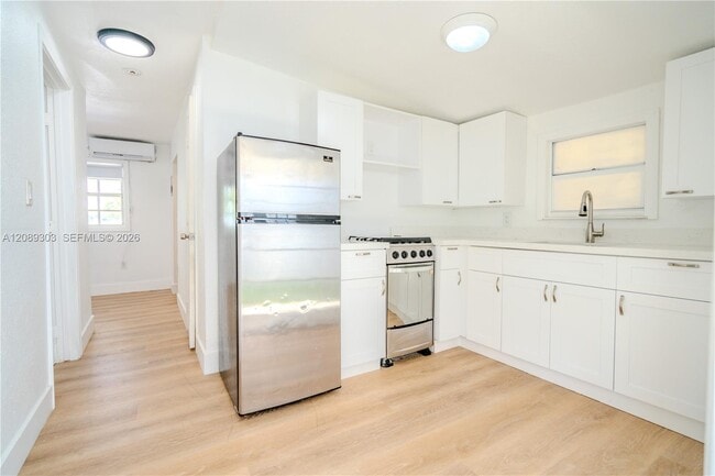 Building Photo - 27 SW 55th Avenue Rd