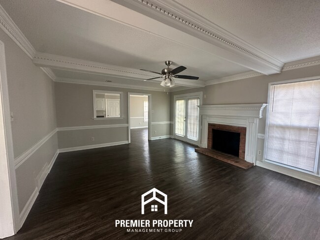 Foto del edificio - Grand 4BR/2.5BA Executive Home in Cordova | 2,700 Sq Ft, Bay Window & Spa Suite