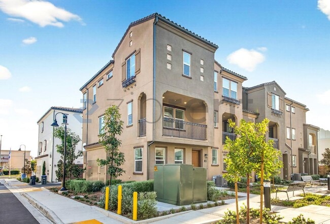 Building Photo - 2215 W Orange Ave