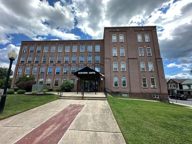 Building Photo - Station Lofts