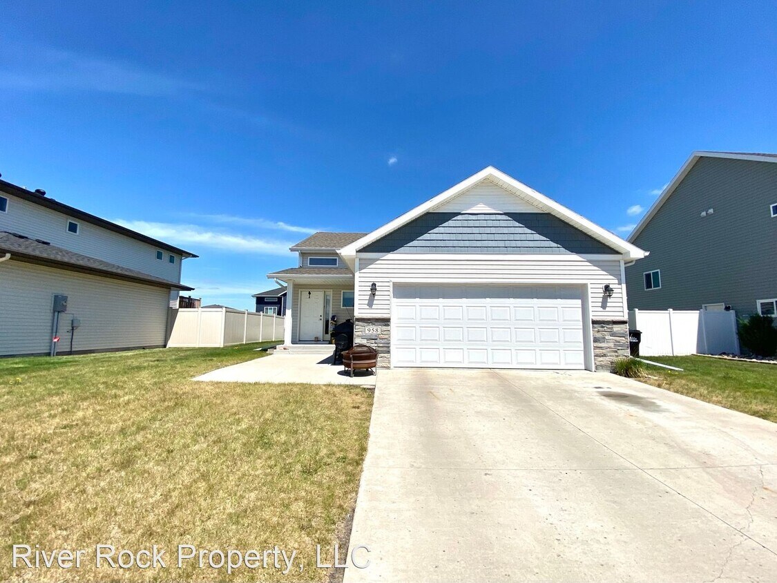 4 br, 3 bath House 958 29th Avenue West House Rental in West Fargo