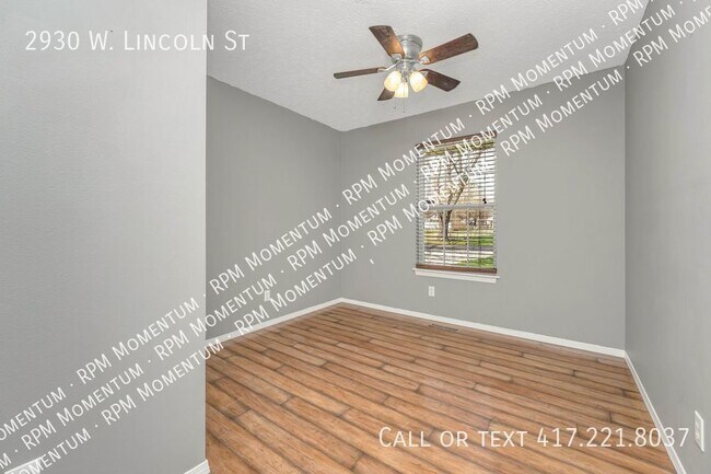 Building Photo - CUTE 3 BEDROOM/2 BATH  1 CAR GARAGE HOME!