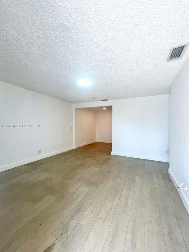 Building Photo - 4924 SW 44th Ave