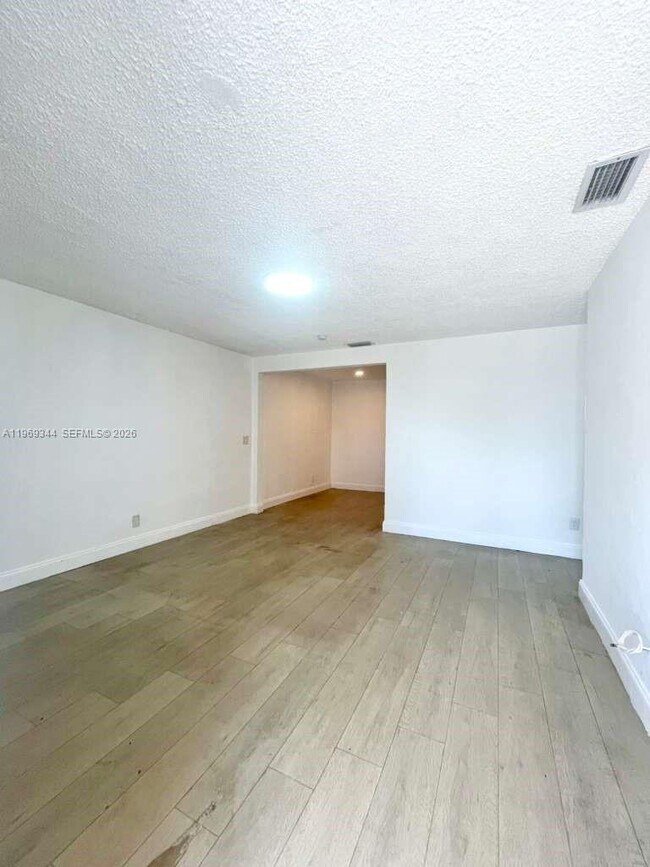 Foto del edificio - 4924 SW 44th Ave