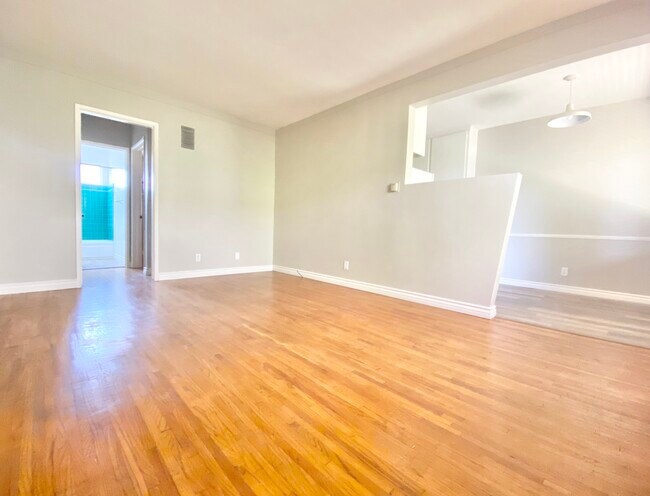 Building Photo - 313 N Genesee Ave