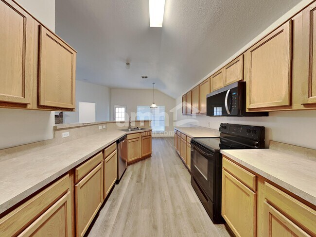 Building Photo - 1373 Meadowbrook Ln
