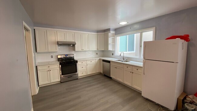 Building Photo - 361 2nd Ave